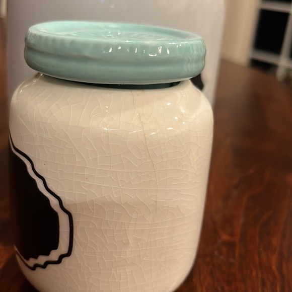 Two ceramic containers with covers and chalkboard labels - Picture 8 of 10